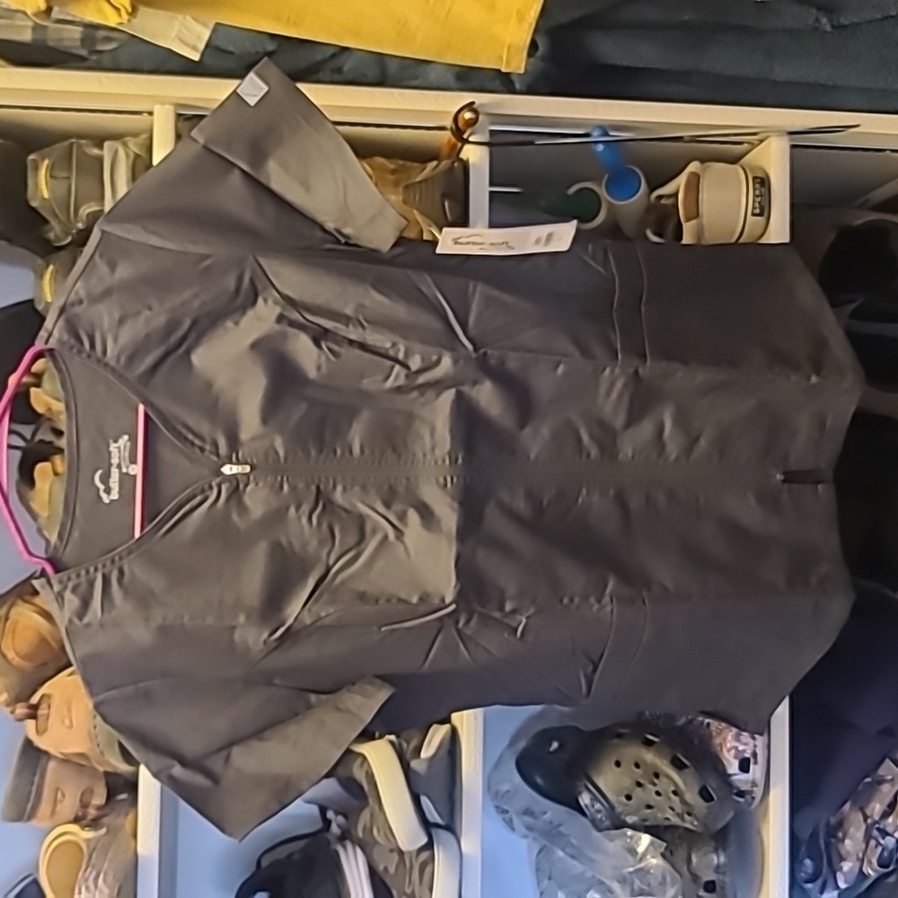 New united advantage scrub top in pewter size medium